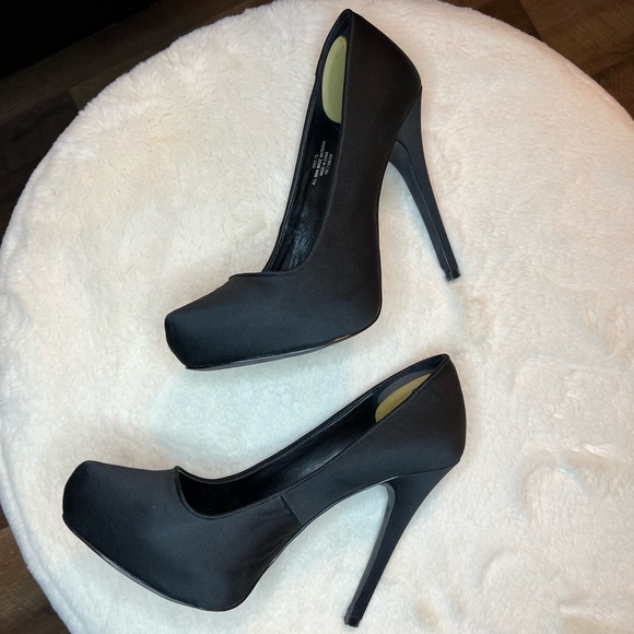 express matte satin stiletto heels - Picture 2 of 13